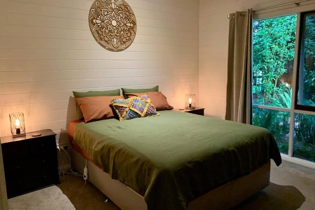 A Bed & A Red @ Berry's Creek Chalet Berrys Creek
